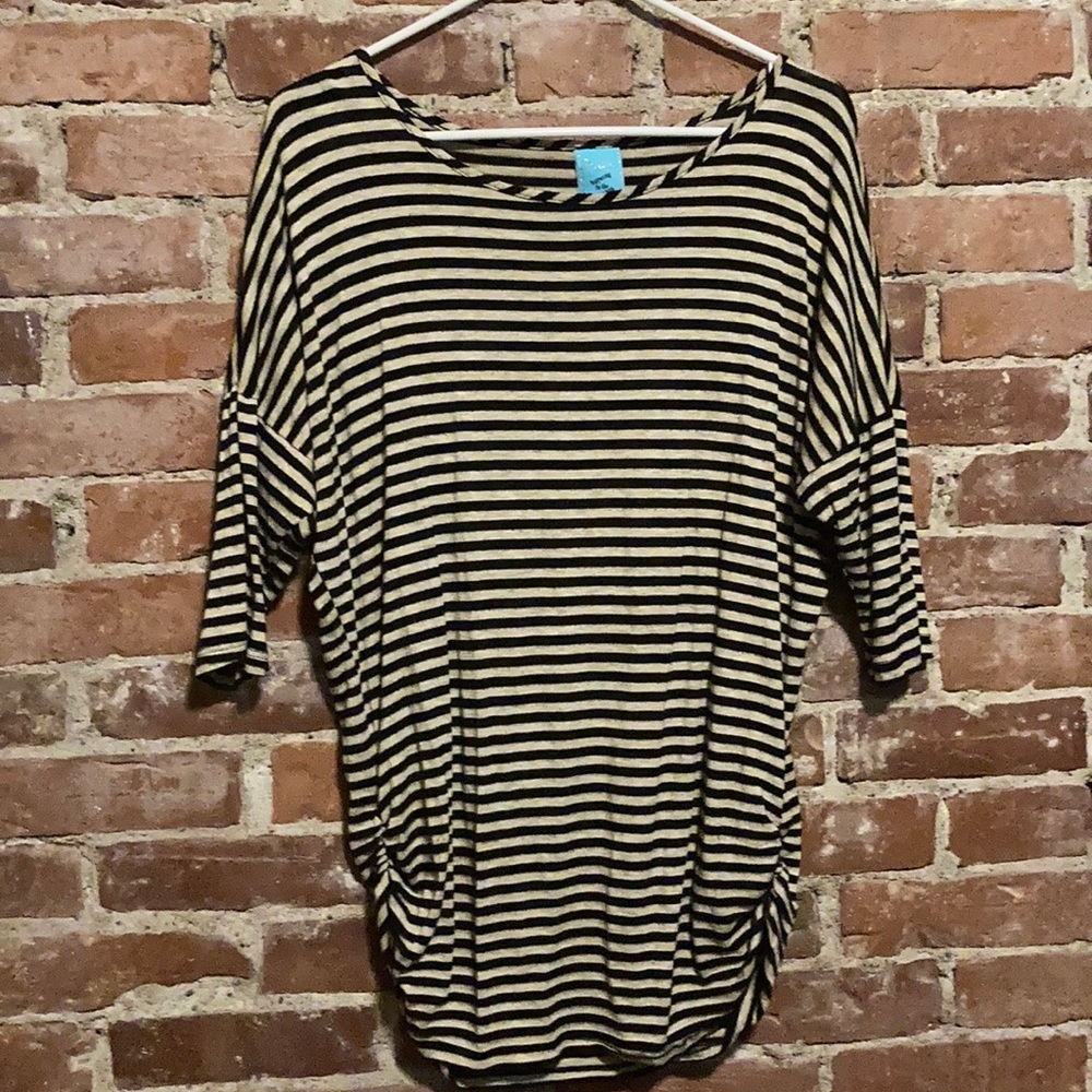 H.I.P. Black & beige dolman sleeve top with side ruching size L